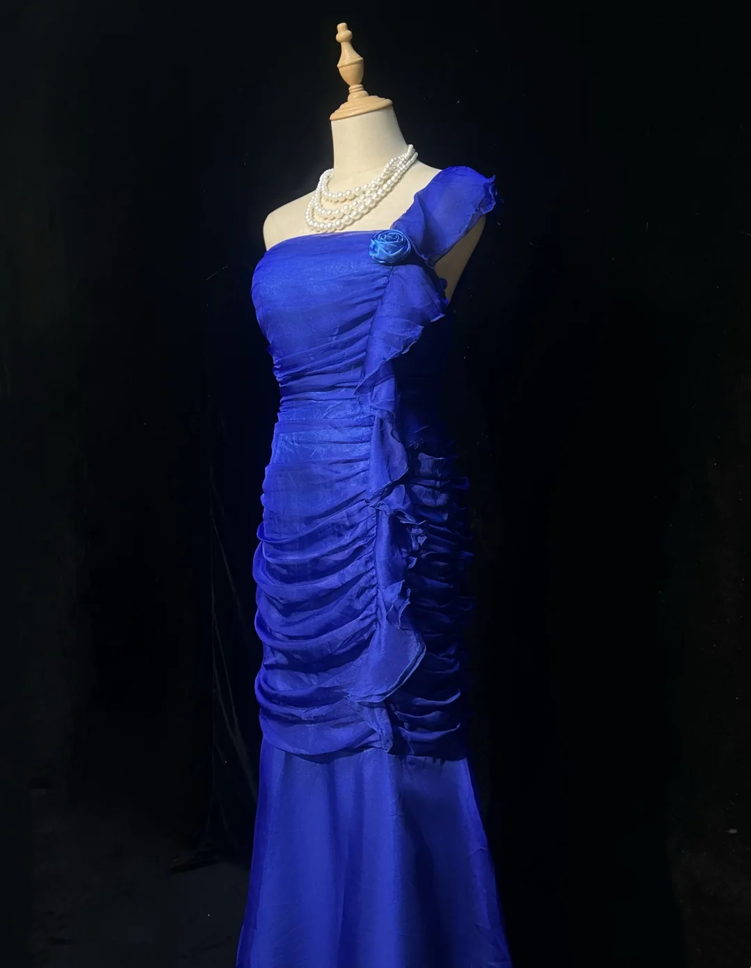 Rosa Etuikleid, lang, mit Seitenschlitz, Satin, formelles Kleid J8820
