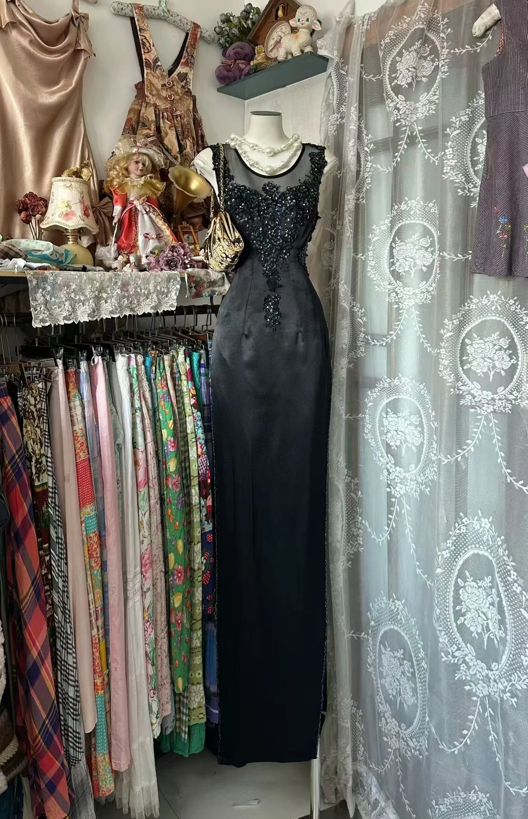 Sleeveless Black Sheath Evening Dress With Applique J9446