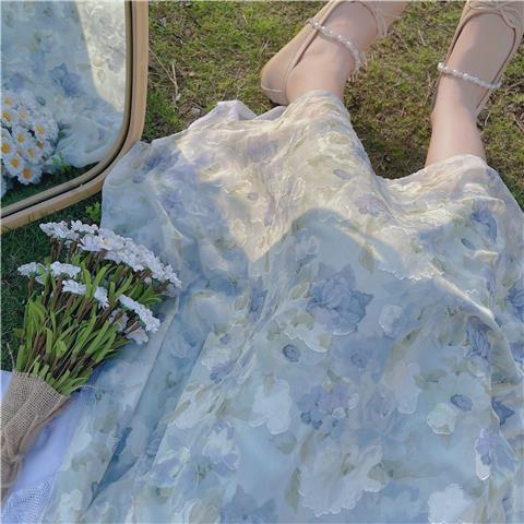 Robe spaghetti style français, robe longue d'été à fleurs et décolleté en cœur 323