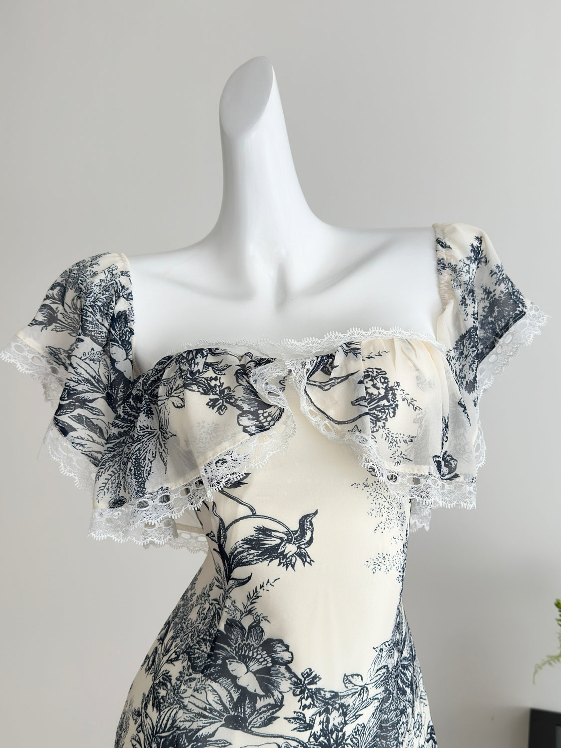 Square Neck Summer Short Lace Dress L69