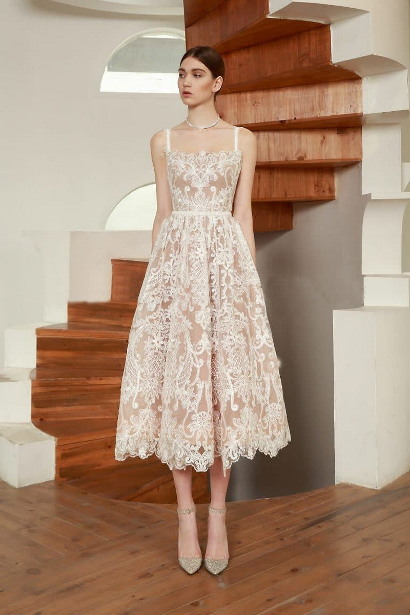 Robe de bal mi-longue en dentelle style français, coupe trapèze, 272