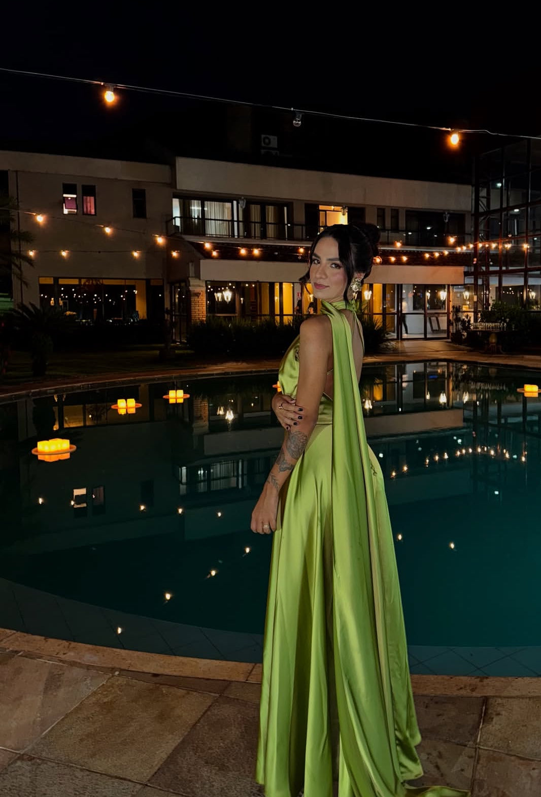 Robe de soirée formelle en satin vert coupe A pour invité de mariage J7015