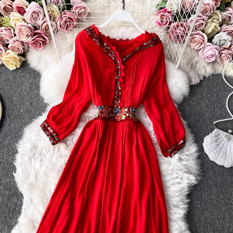 Besticktes Kleid mit V-Ausschnitt, Rüschenbesatz, langer Rock 857
