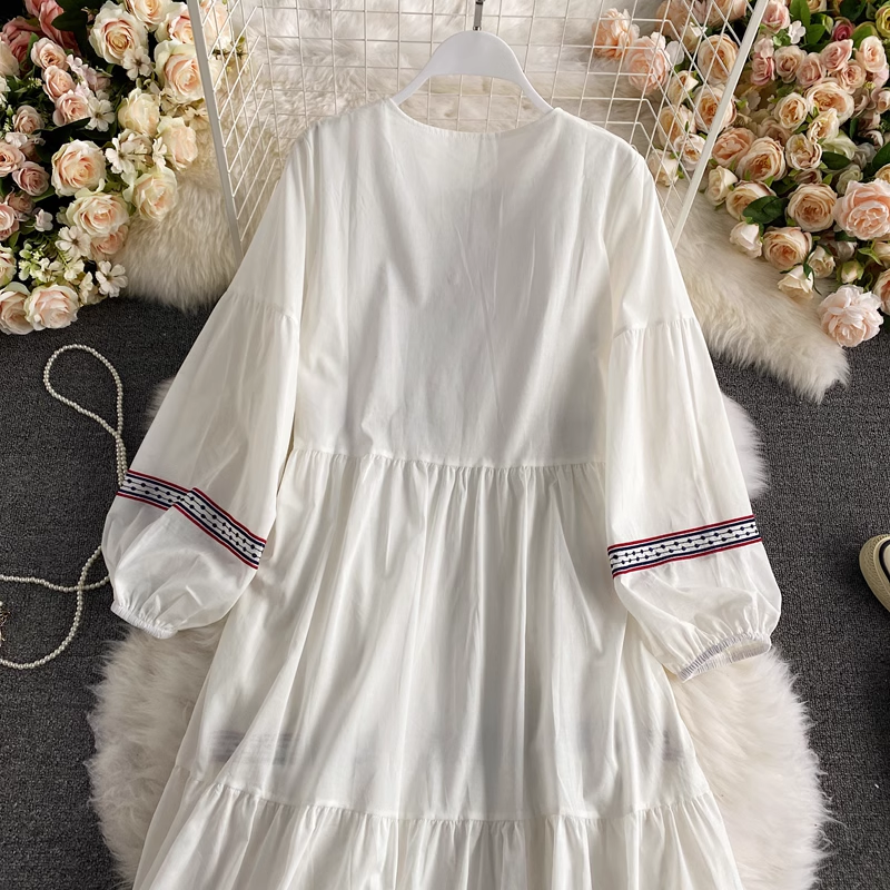 Robe longue vintage brodée à col en V et pompons, manches longues, tendance, 914