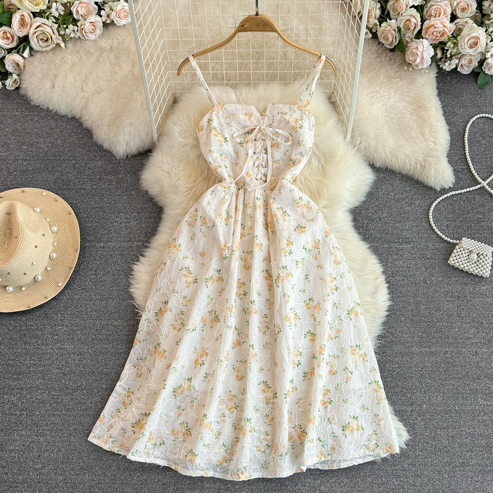 Sommerliches A-Linien-Kleid mit Spaghettiträgerrock und Blumenmuster 939