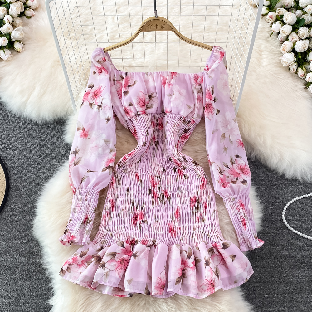 Langärmliges Chiffon-Kleid mit Blumenrüschen und quadratischem Ausschnitt 987