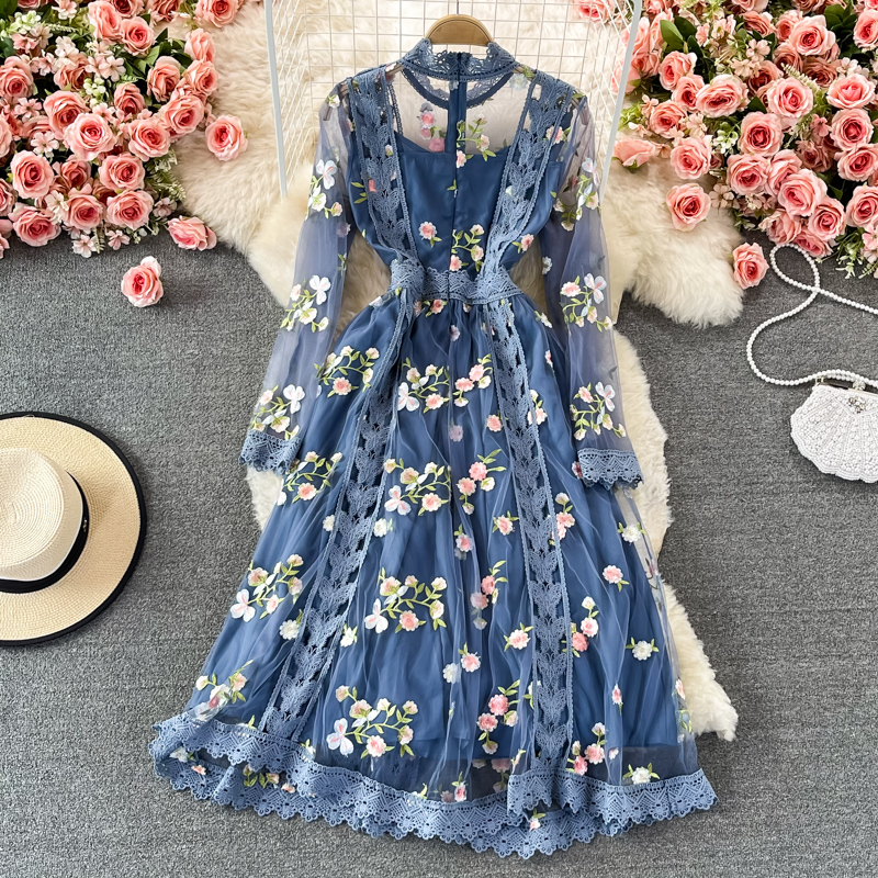 Langes Herbstfeenkleid mit besticktem Netzstoff, Blumenmuster, blaues Stehkragenkleid 1374