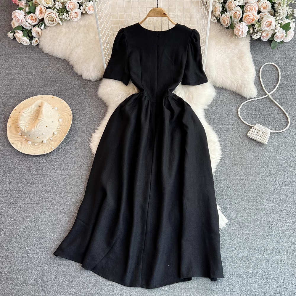 Sommerliches schwarzes Retro-Kleid mit kurzen Ärmeln und Rundhalsausschnitt in A-Linie 1496