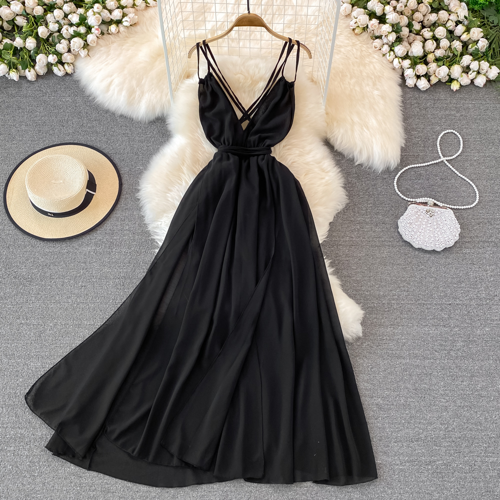 Ärmelloses böhmisches Kleid mit Spaghettiträgern und V-Ausschnitt 1527