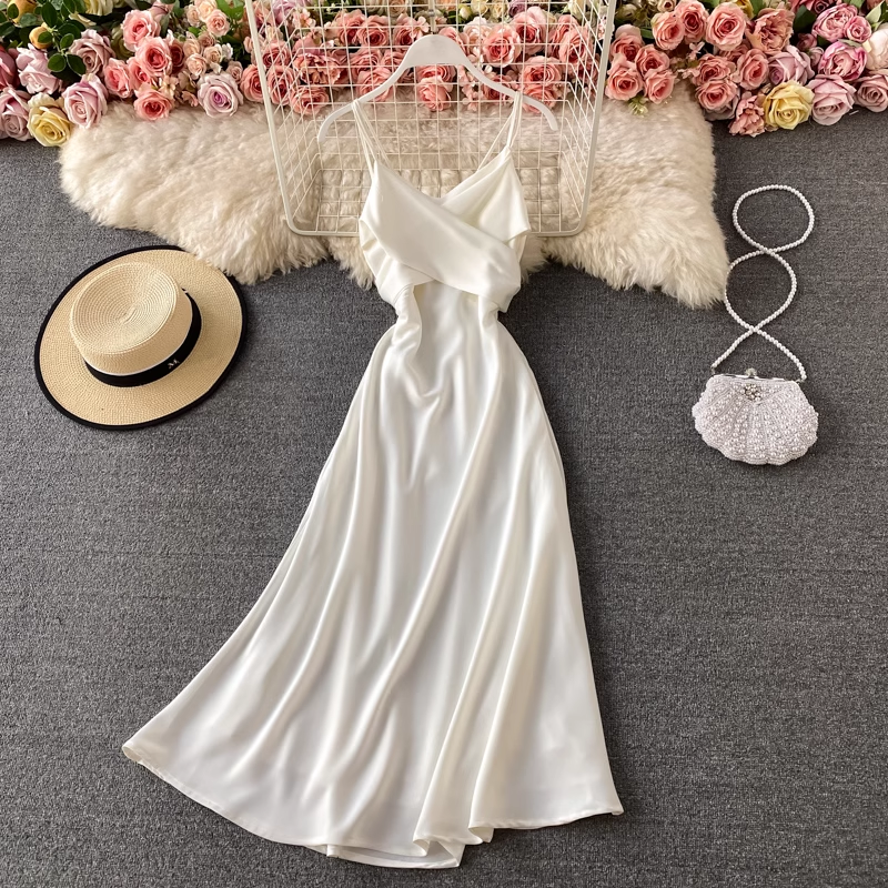 Sommerliches elegantes Abendkleid aus Satin mit V-Ausschnitt und Spaghettiträgern 1508