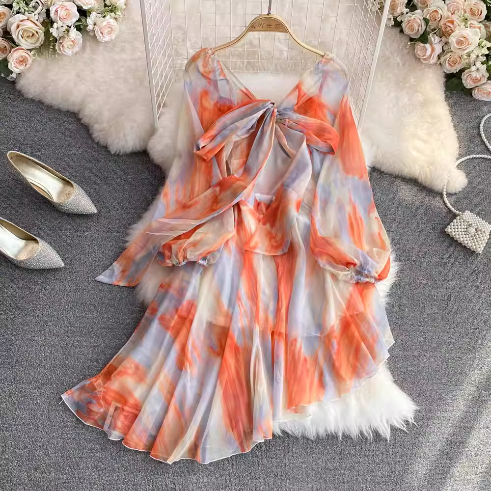 Sommerliches, unregelmäßiges, rückenfreies Chiffonkleid mit V-Ausschnitt 1568