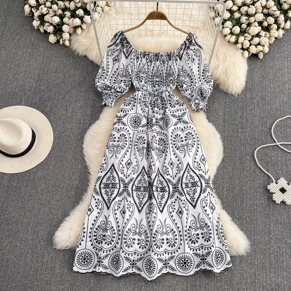 Sommerliches süßes Retro-Kleid mit quadratischem Kragen und kurzen Ärmeln und bestickter A-Linie 1598