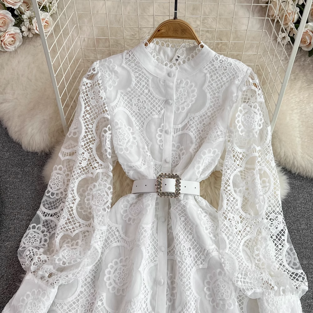 Lange Ärmel, Stehkragen, hohles A-Linien-Spitzenkleid 1662