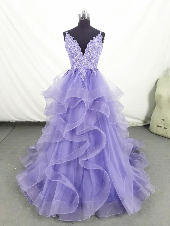 Robe de bal trapèze violet clair à bretelles spaghetti et appliques superposées en tulle 2144