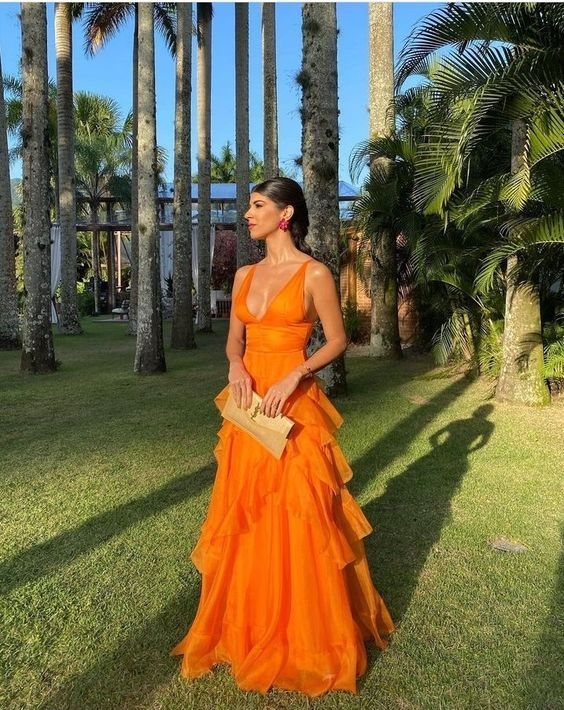 Robe de bal longue orange à volants et col en V pour invitée de mariage 2195