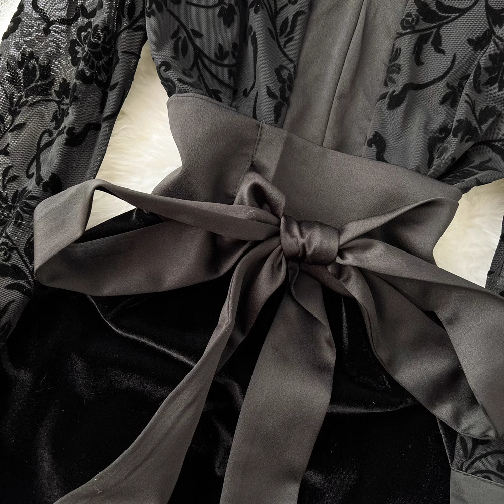 Robe fendue en dentelle à col en V rétro printemps et automne 1776