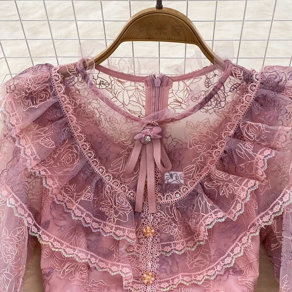 Robe trapèze à volants, manches longues, col rond, dentelle et sequins 1777