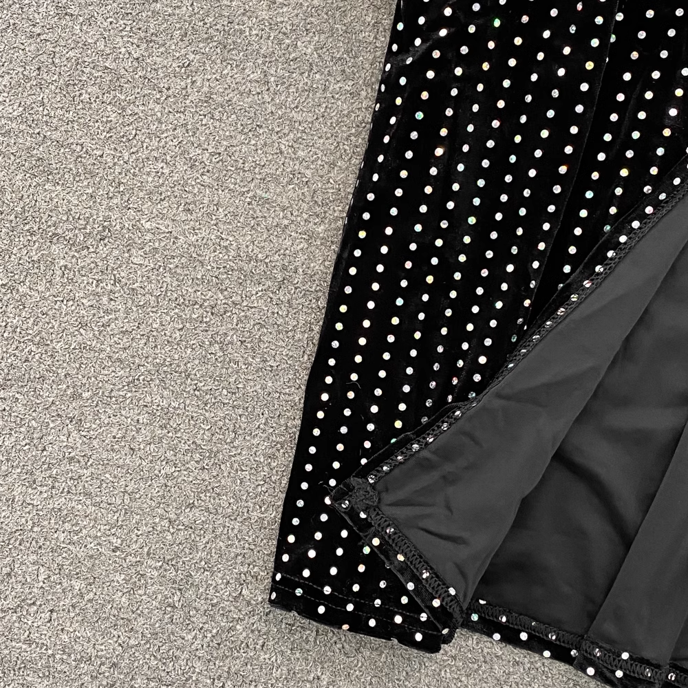 Robe fendue haute en velours perlé automne et hiver 1780