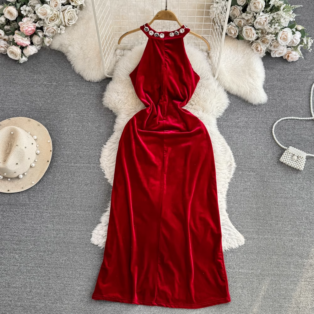 Robe de bal en velours à col licou et robe de soirée perlée 1872