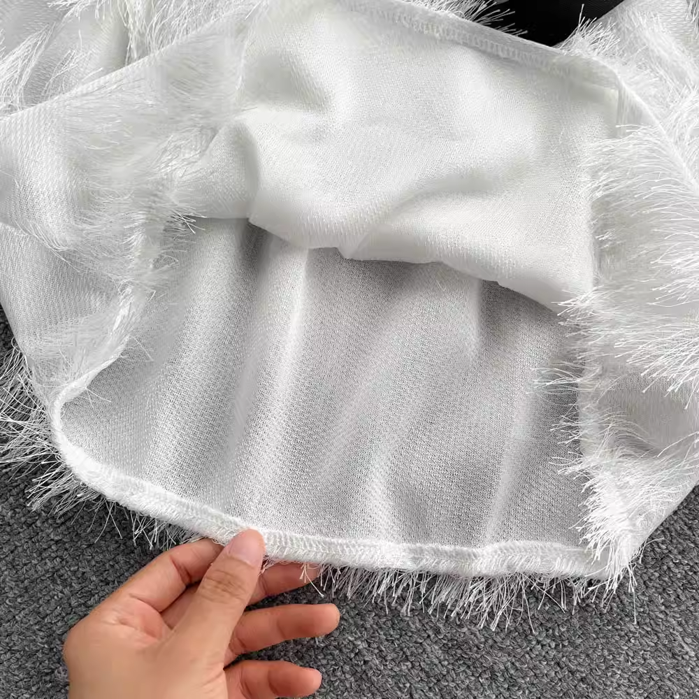 Jupe courte trapèze à pompons en plumes 1808