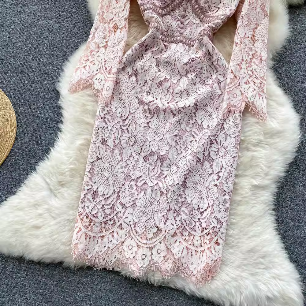 Süßes schmal geschnittenes, sexy Etui-Herbstkleid aus Spitze von 1854