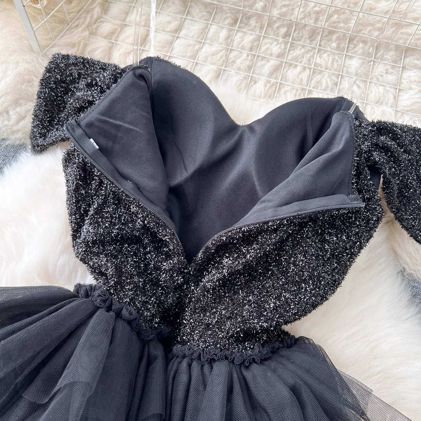 Feen-Abschlussballkleid mit Pailletten und Netzstoff, mehrlagiges schwarzes formelles Kleid von 1887