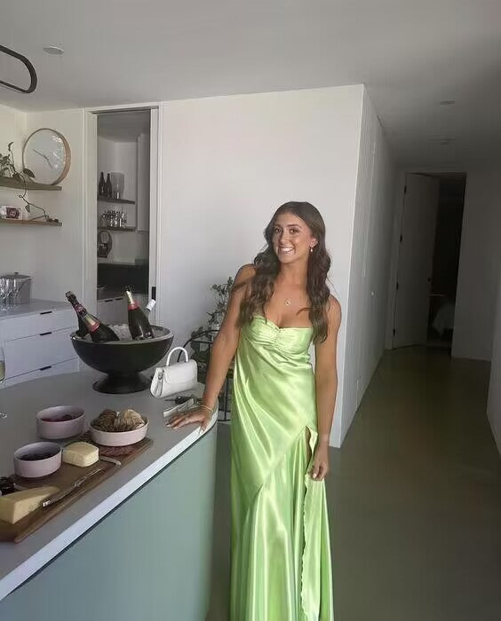 Grünes Satin-A-Linien-Ballkleid mit Schlitz J2932