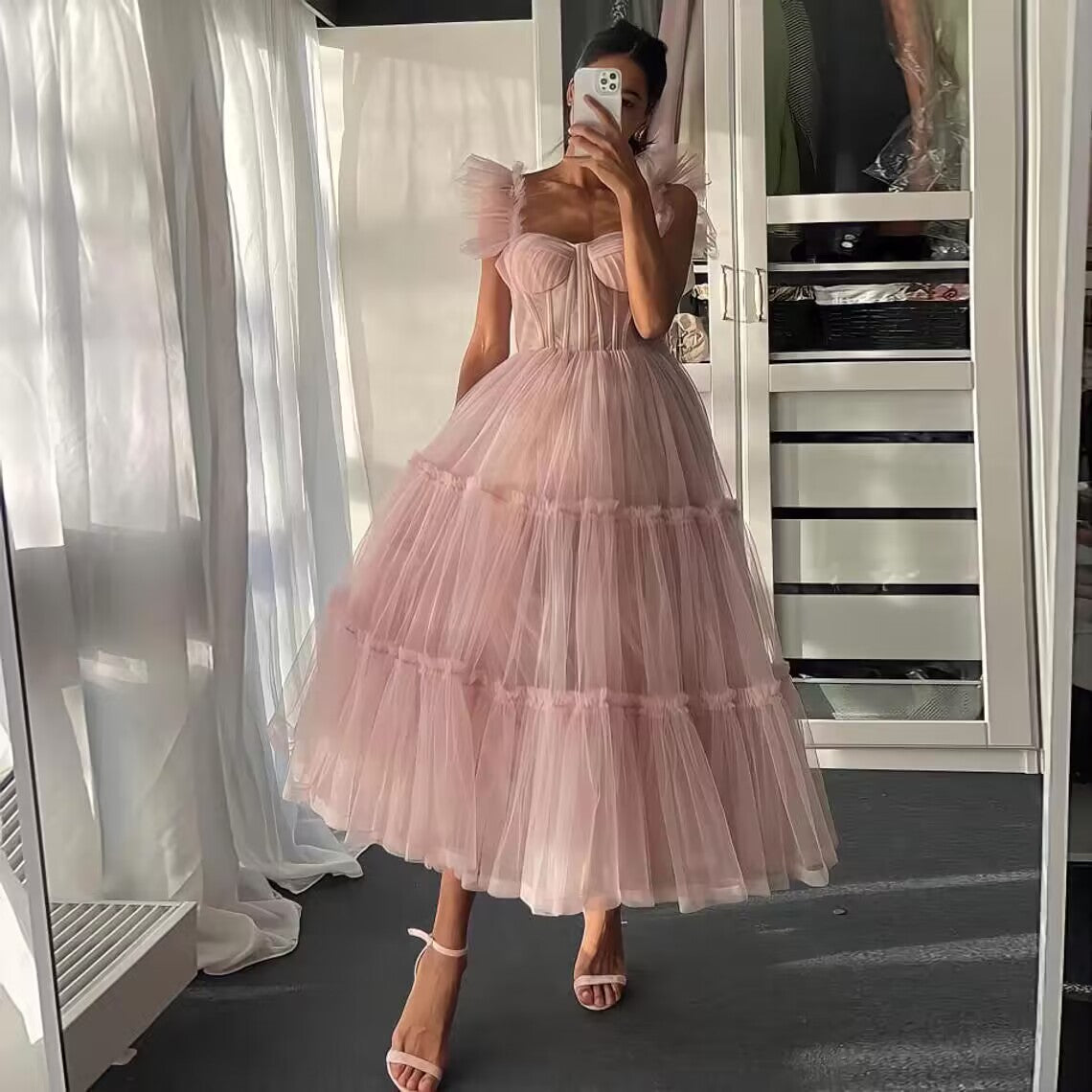 Robe de bal courte en tulle rose coupe trapèze J2936