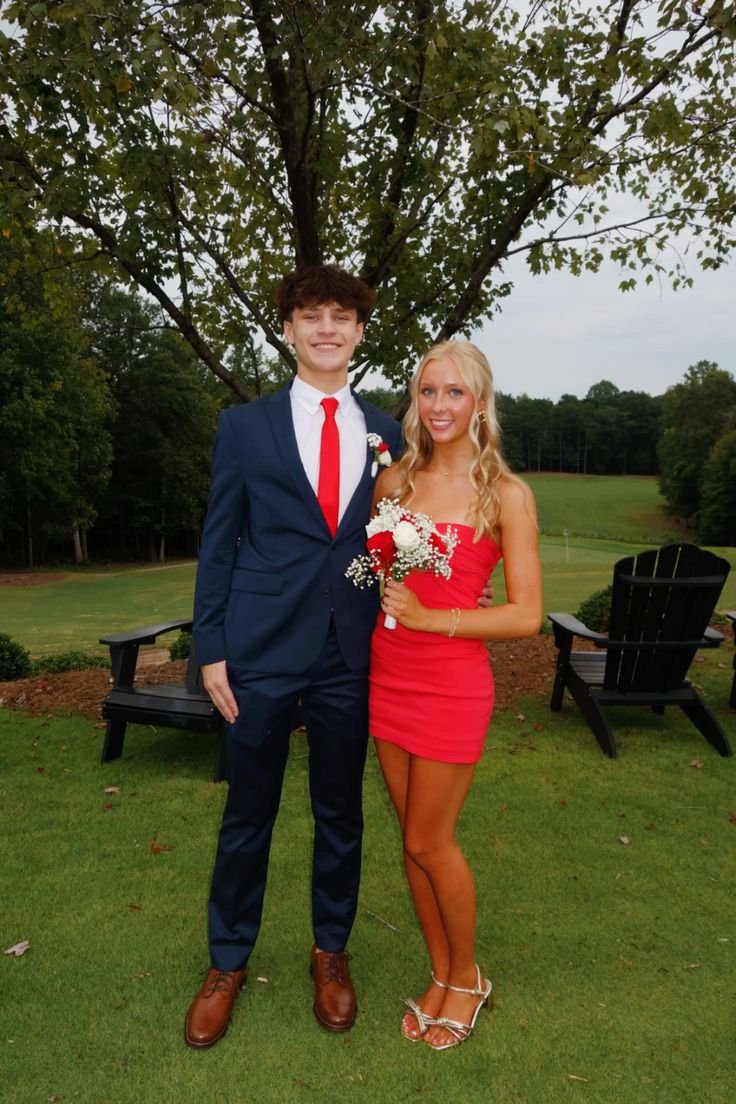 Trägerloses rotes Etuikleid für den Heimkehrbereich, kurzes Partykleid J7596