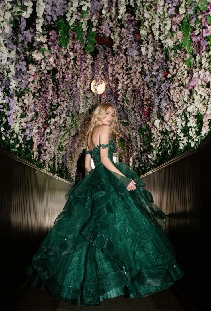 Robe de bal longue trapèze verte brillante à épaules dénudées et appliques J8251