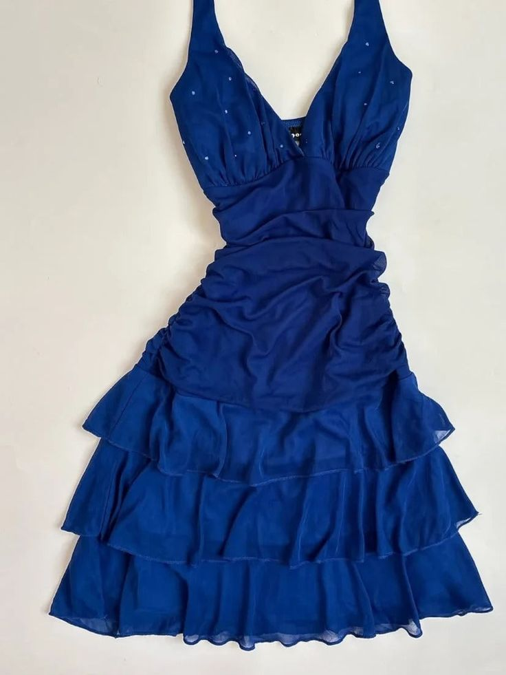 Robe de soirée élégante en mousseline de soie bleu roi à col licou J7743