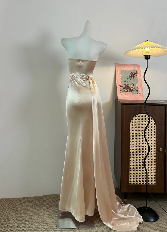 Robe de bal longue champagne en satin avec appliques J8605