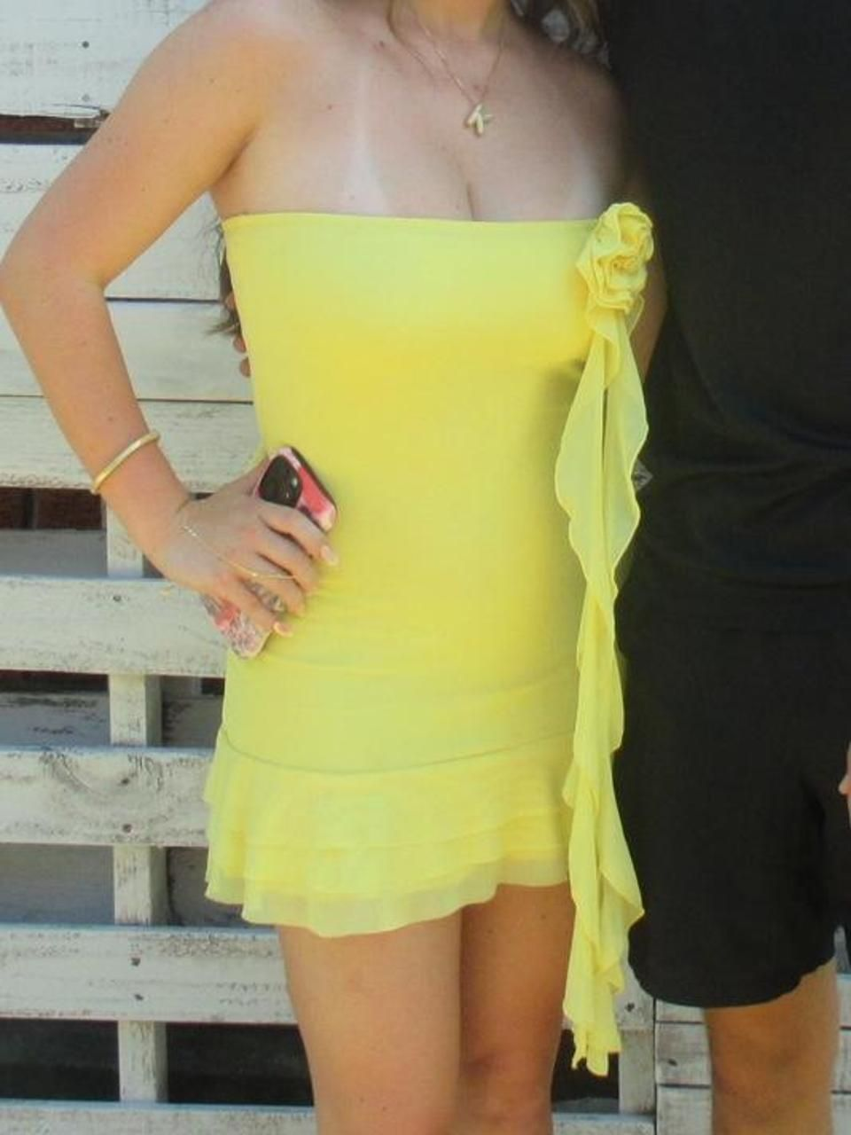 Etuikleid mit Rüschen, kurzes Gelb, Heimkehrkleid J7593