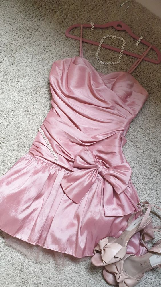 Robe de soirée courte en satin rose coupe trapèze avec nœud J7330
