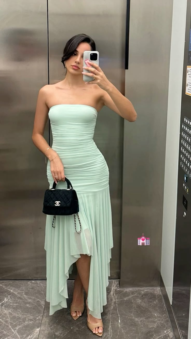 Trägerloses, formelles Kleid mit Rüschen, Sommer-Outfit J7388