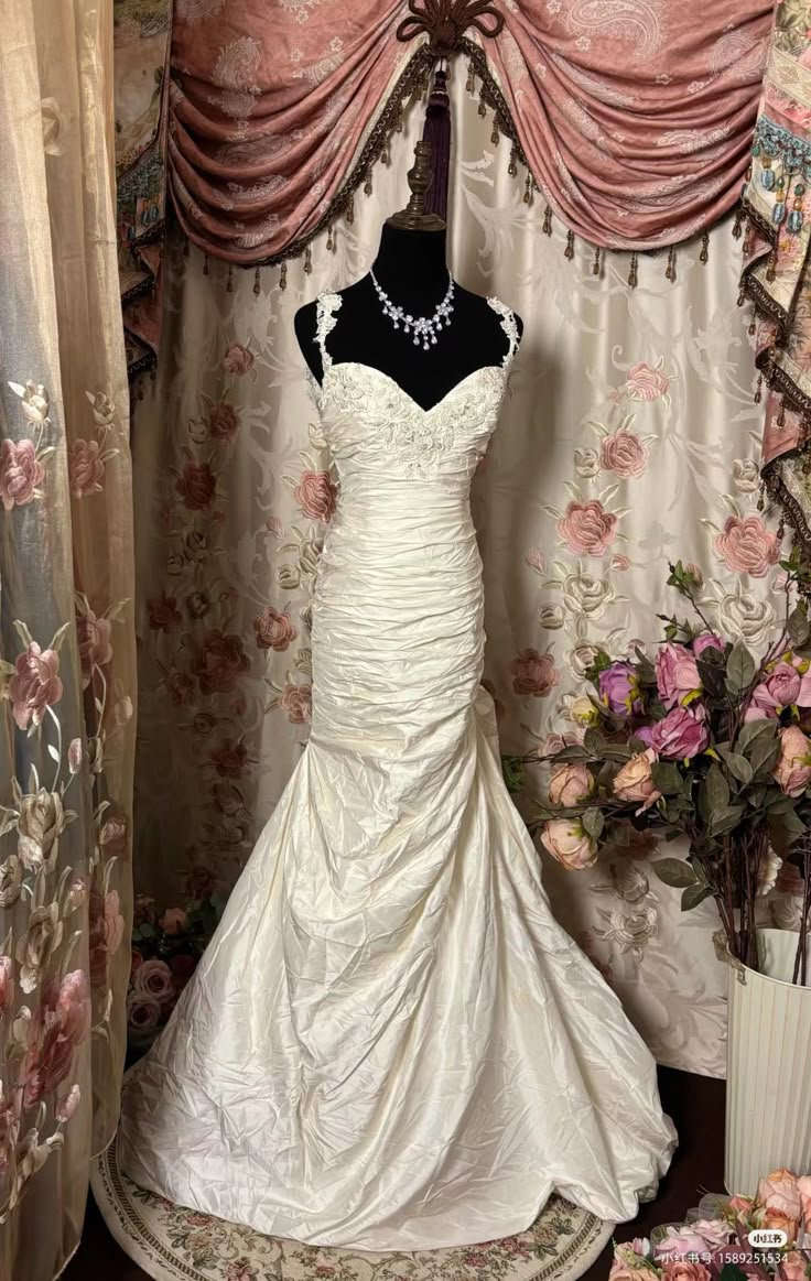 Applique Mermaid Wedding Dress Vintage Elegant Dress For Bride J8318