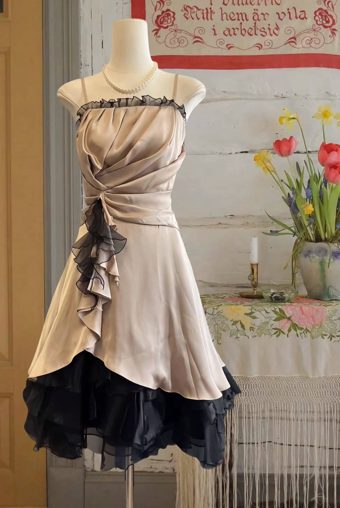 Spaghettiträger A-Linie Rüschen Homecoming-Kleid Kurzes Geburtstagskleid J8403