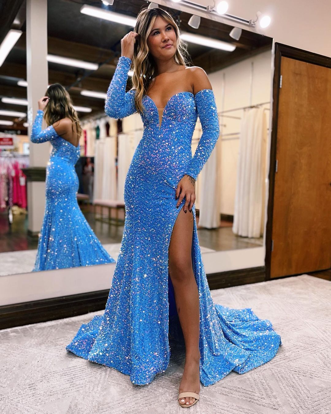 Robe de bal longue sirène à paillettes bleues et fente latérale J3027