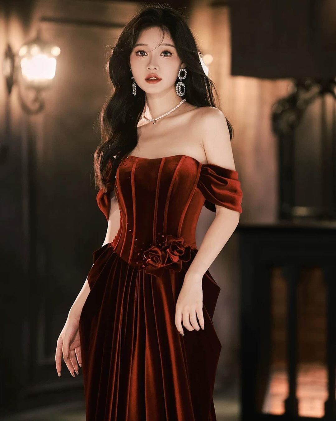 Schulterfreies A-Linien-Ballkleid aus Samt, lang, J3061