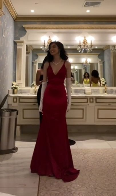 Robe de bal longue sirène rouge à col en V en satin J3211