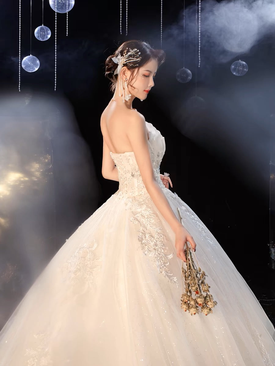 Trägerloses A-Linien-Brautkleid aus Spitze J3224