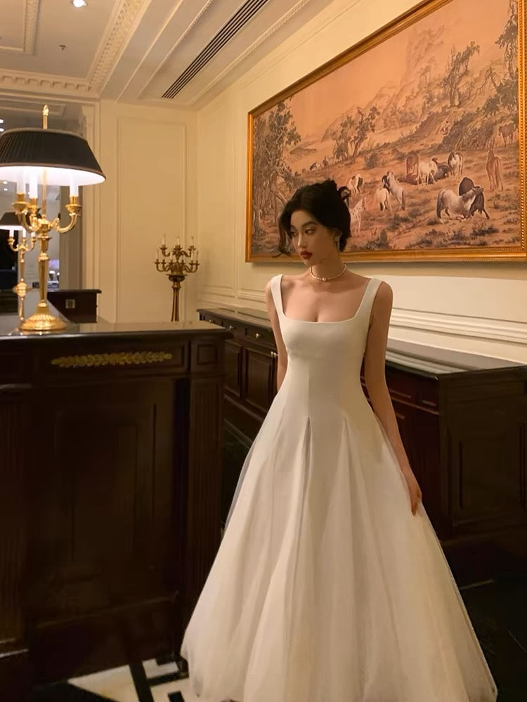 Robe de bal blanche élégante coupe trapèze J3277