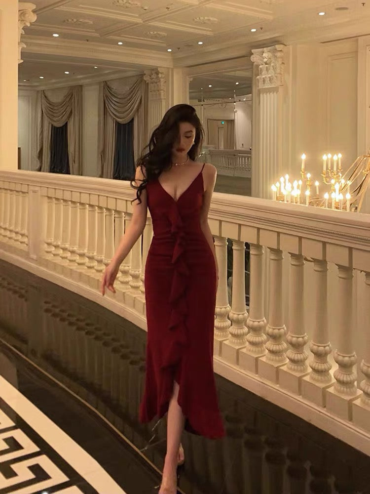 Robe de soirée sirène bordeaux à volants et col en V J3301
