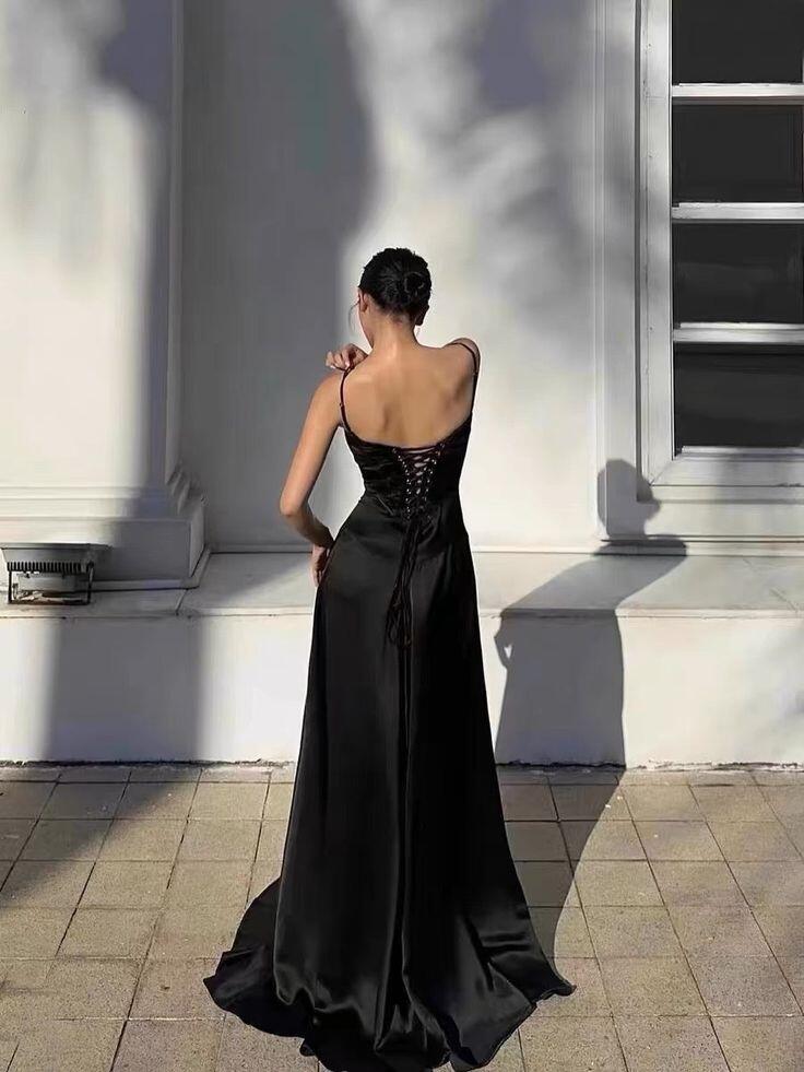 Robe de bal longue en satin noir coupe trapèze J3333