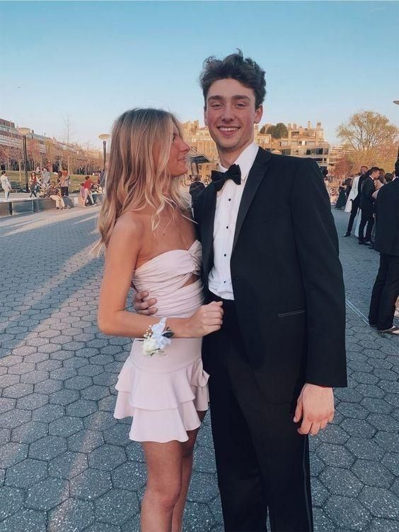 Robe de bal courte rose clair sans bretelles J3396