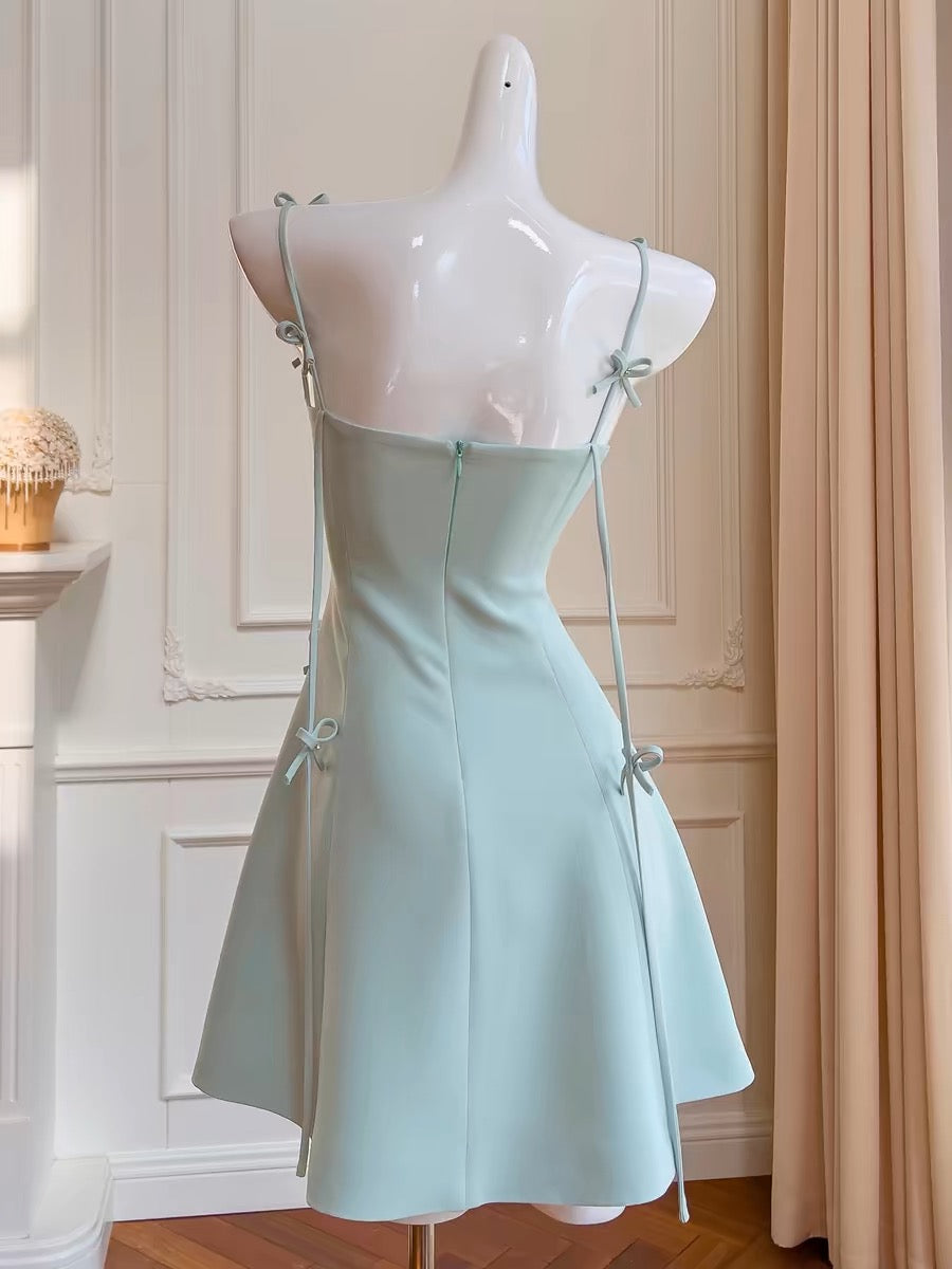 Robe de soirée courte bleu clair, coupe trapèze, J3444
