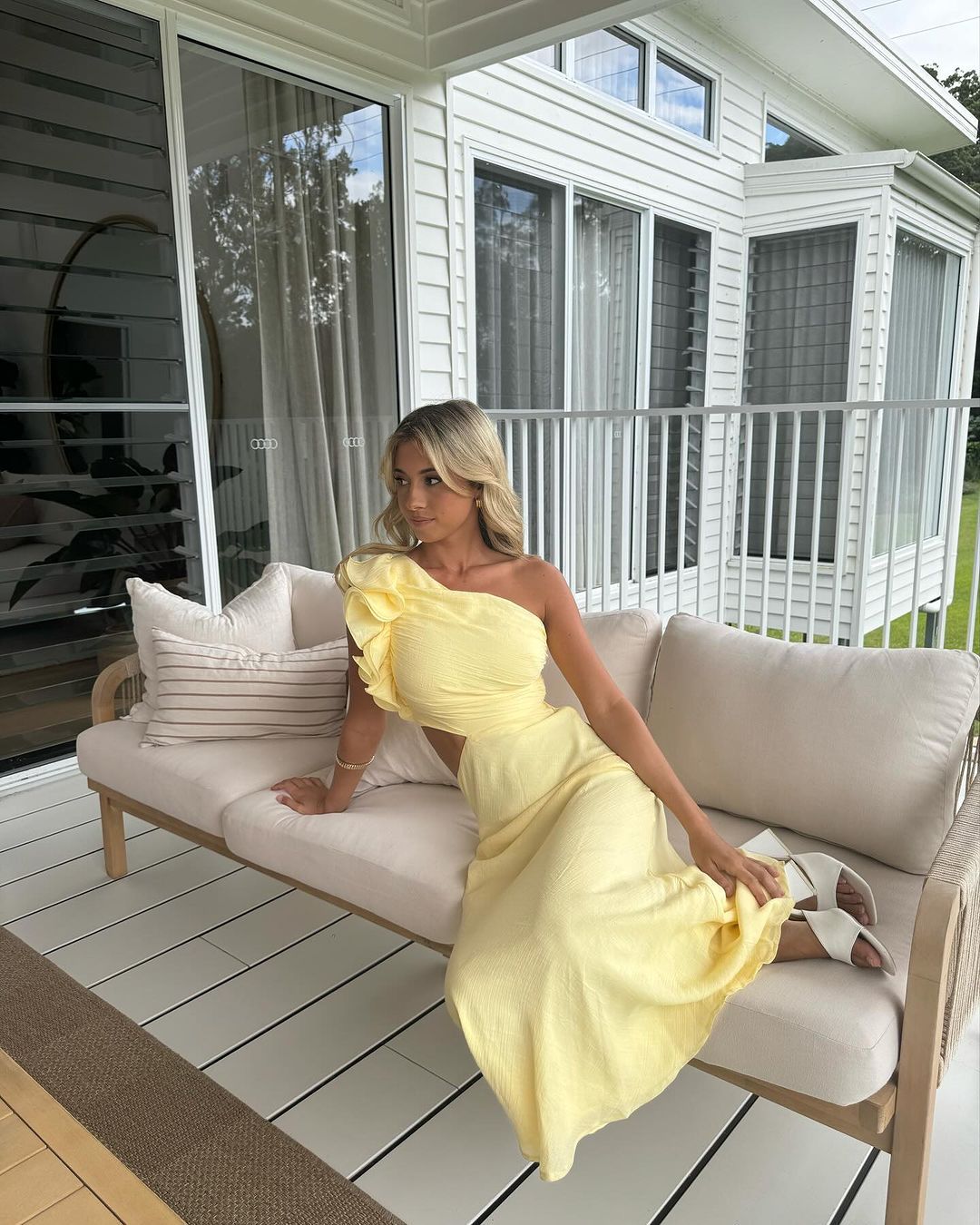 Robe de soirée longue fourreau jaune asymétrique J3561