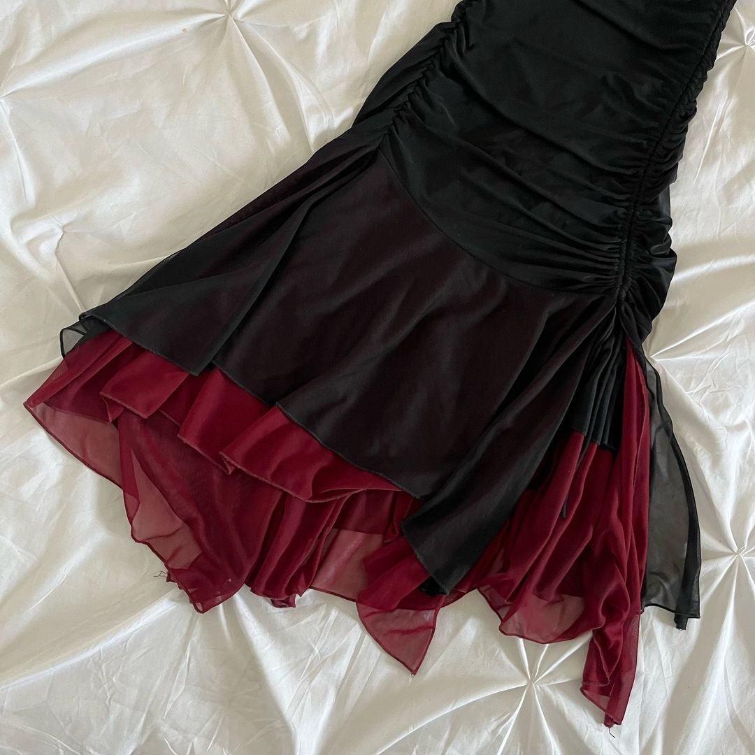 Robe de soirée sirène longue noire à col licou J3600