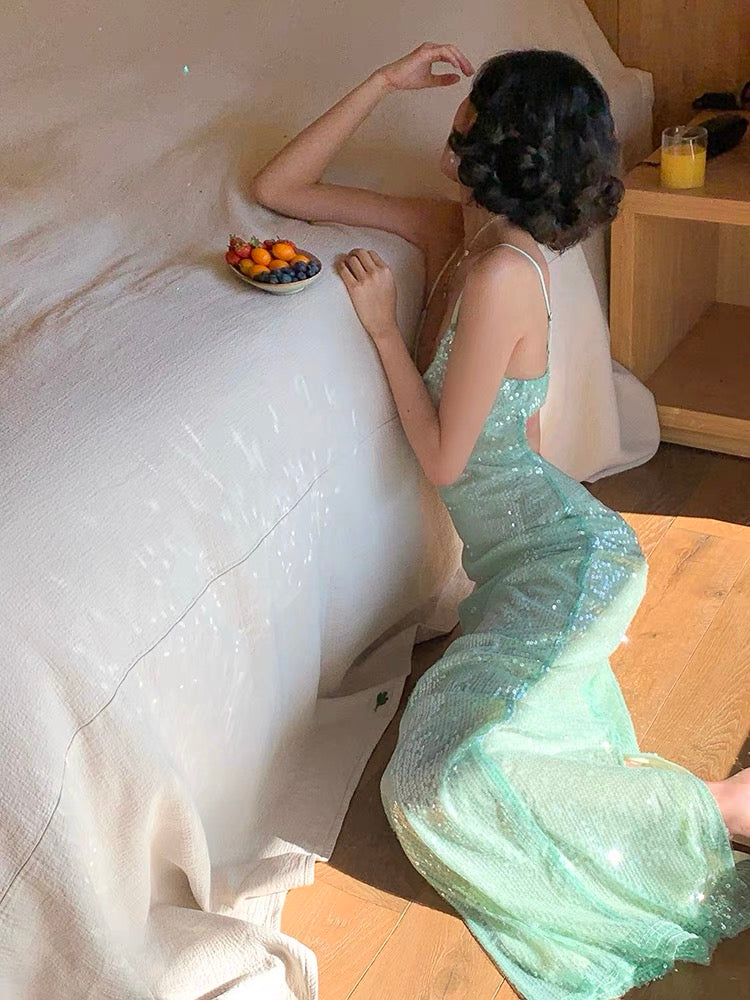 Robe de soirée longue à bretelles spaghetti et paillettes vert menthe J3656