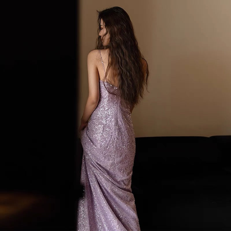 Robe de bal longue fourreau à bretelles spaghetti et sequins violets J3669